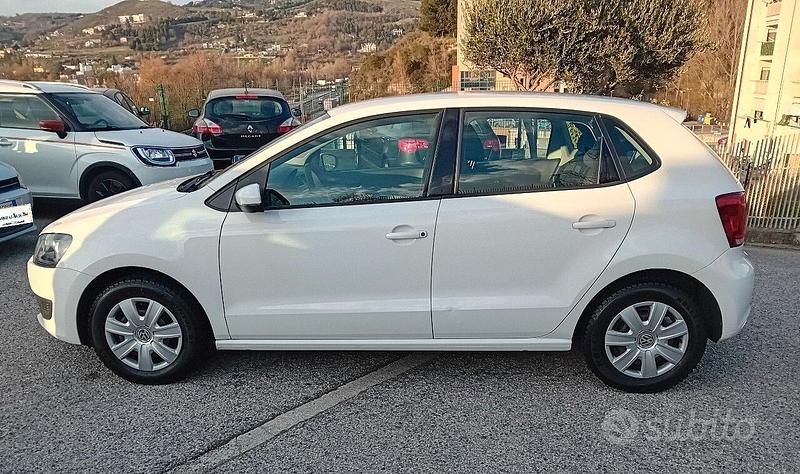 Begagnad VW Polo Sound 60 HK (44 kW) 2014 Vit Sedan
