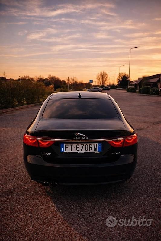 Usata Jaguar XF 180 CV (132 kW) 2019 Nero Berlina
