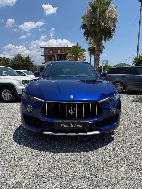 Usata Maserati Levante 275 CV (202 kW) 2017 Blu SUV