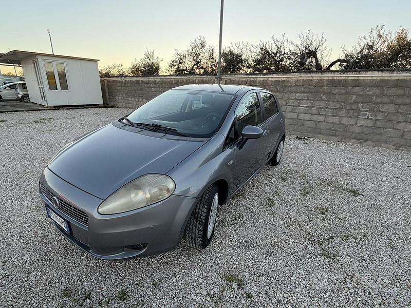 Usata Fiat Grande Punto 90 CV (66 kW) 2008 Grigio Utilitaria