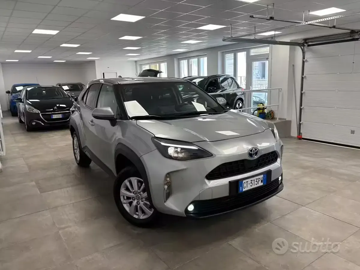 Usata Toyota Yaris Cross Business Edition 116 CV (85 kW) 2024 Grigio SUV