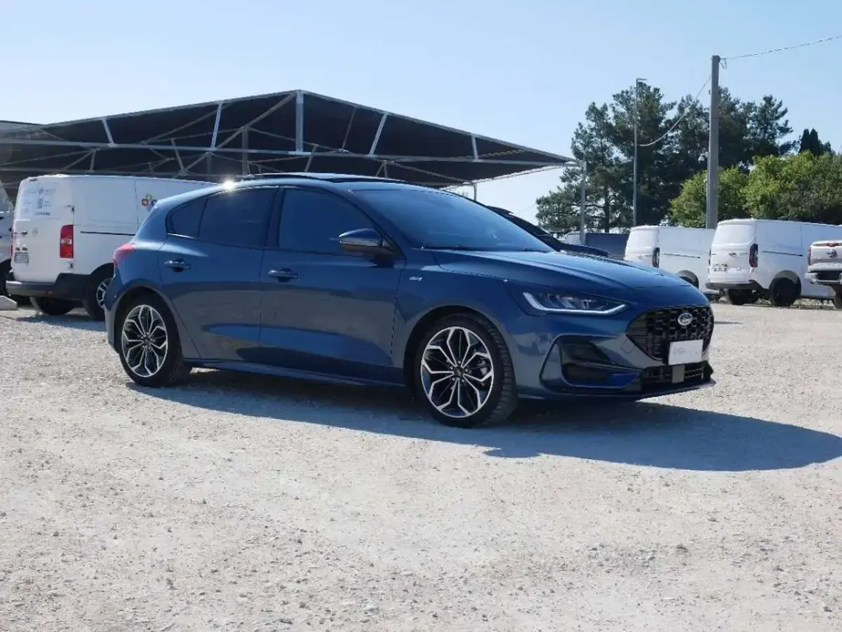 Usata Ford Focus ST-Line X 116 CV (85 kW) 2023 Chrome blue Berlina