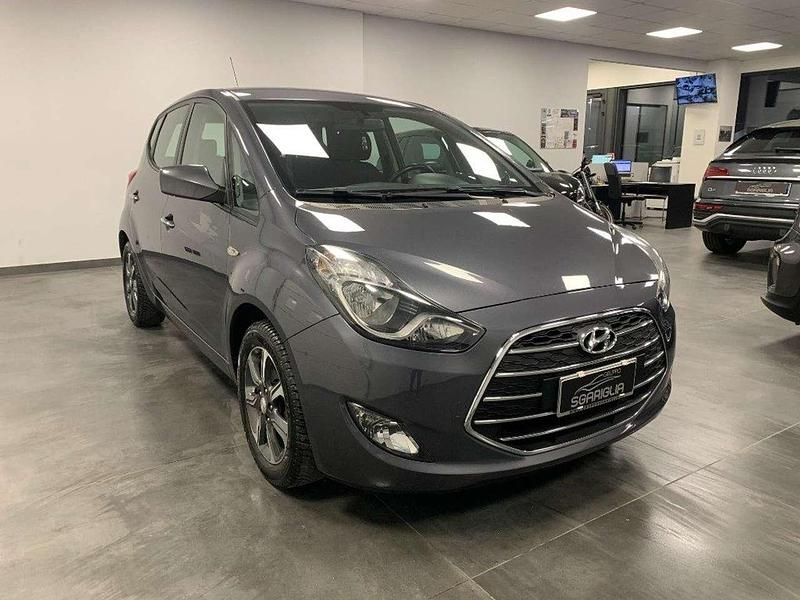 Grigio scuro Usata 2018 Hyundai ix20 Due volumi | 9900 € (Cara) - Immagine 1/4