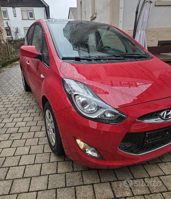 Rosso Usata 2015 Hyundai ix20 Comfort Due volumi | 7450 € (Buon prezzo) - Immagine 1/4