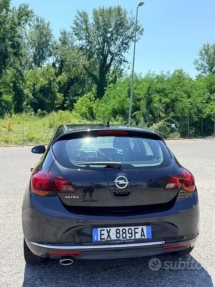 Usata Opel Astra Cosmo 140 CV (102 kW) 2014 Nero Berlina