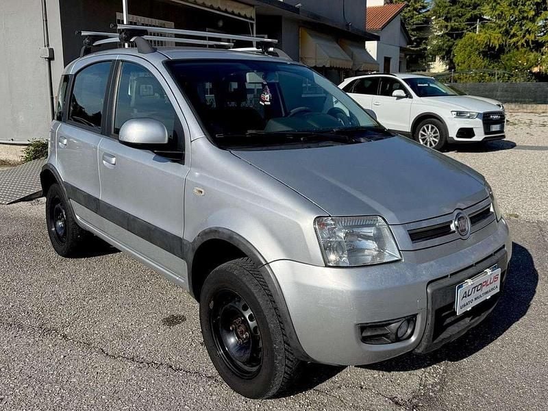Usata Fiat Panda 4x4 Climbing 75 CV (55 kW) 2011 Argento Utilitaria
