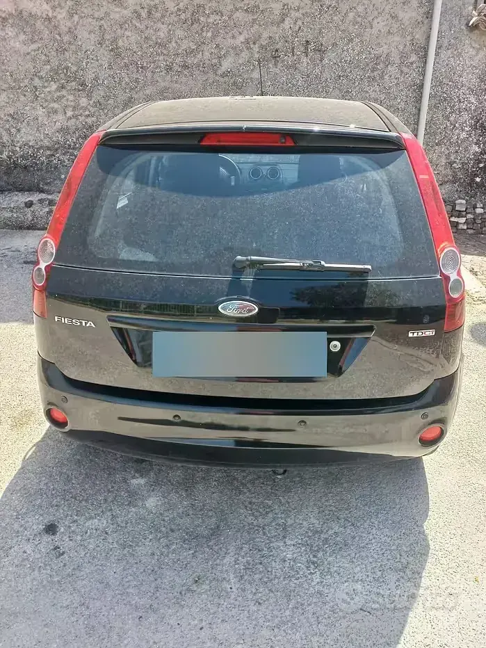 Usata Ford Fiesta 68 CV (50 kW) 2006 Nero Utilitaria