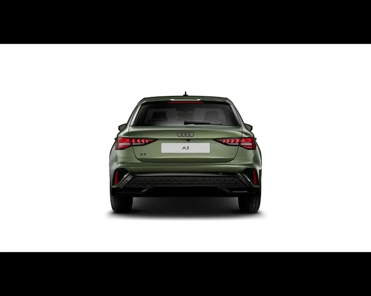 Nuova Audi A3 S-Line 150 CV (110 kW) 2026 Verde distretto metallizzato Berlina
