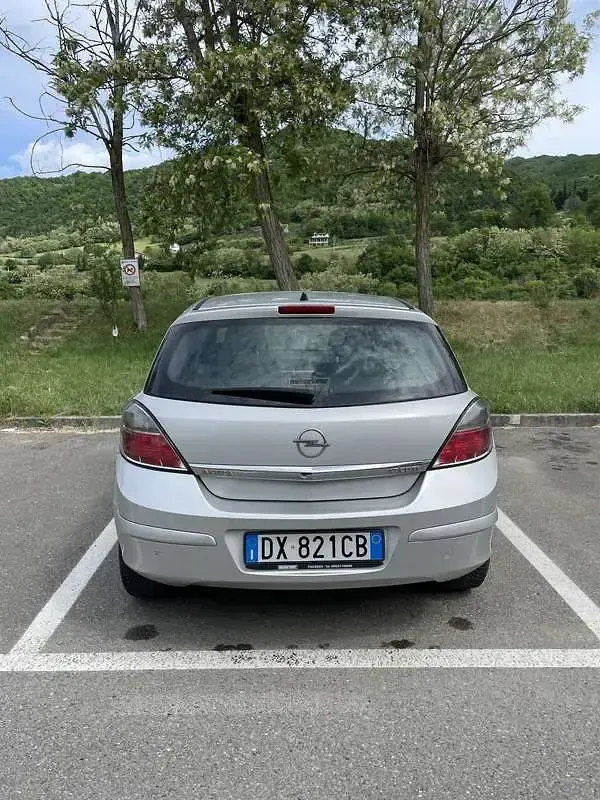 Usata Opel Astra Cosmo 101 CV (74 kW) 2009 Berlina