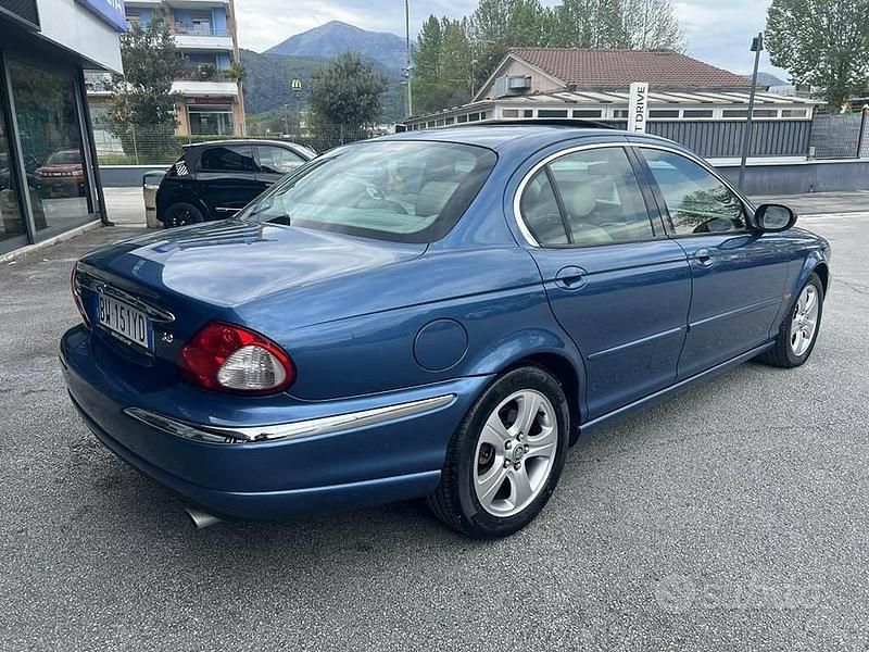 Usata Jaguar X-type Executive 230 CV (169 kW) 2001 Blu Berlina