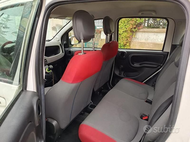 Usata Fiat Panda Lounge 80 CV (58 kW) 2012 Bianco Utilitaria