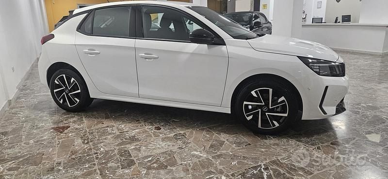 Usata Opel Corsa 100 CV (73 kW) 2025 Bianco Utilitaria