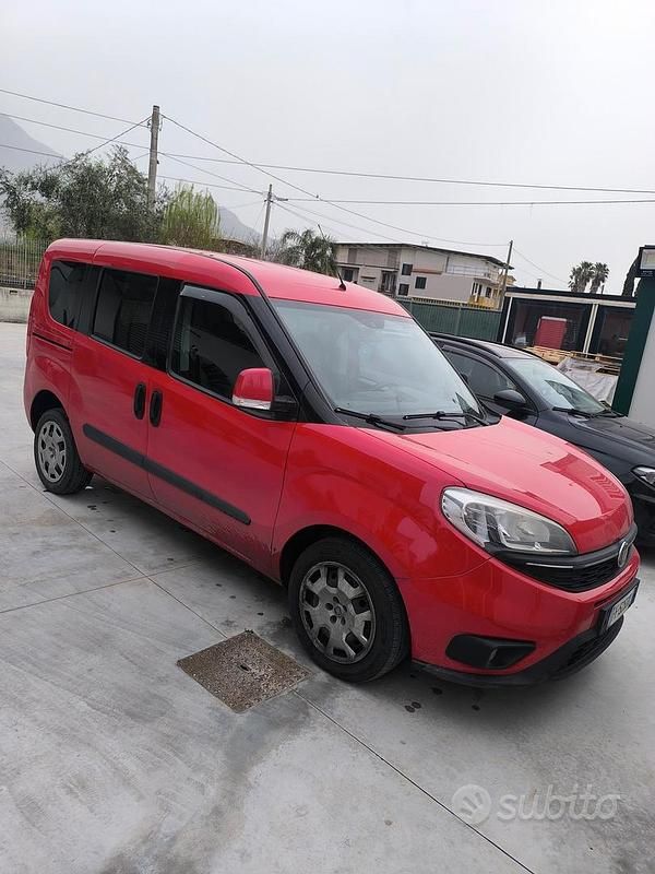 Usata Fiat Doblò Easy 95 CV (69 kW) 2016 Rosso Monovolume
