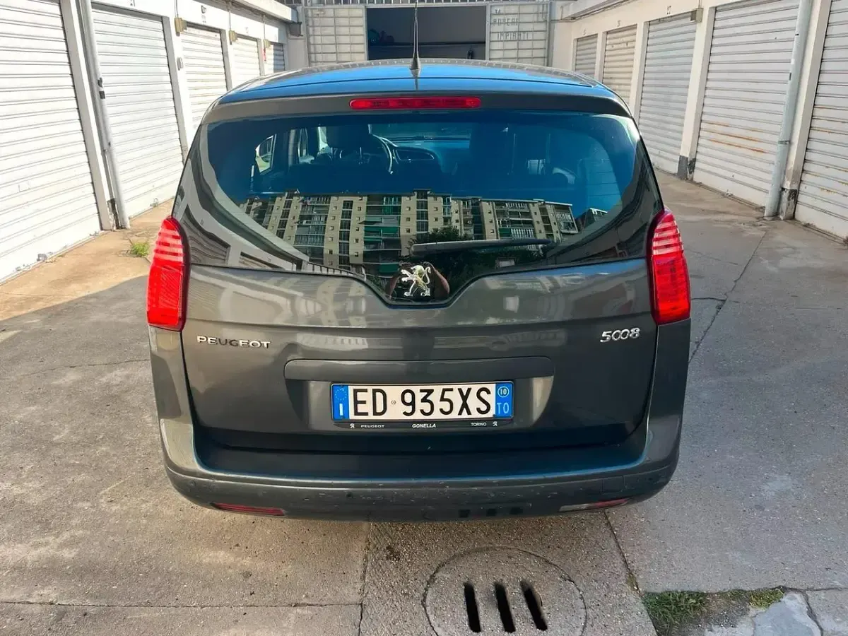 Usata Peugeot 5008 119 CV (87 kW) 2010 Grigio Monovolume
