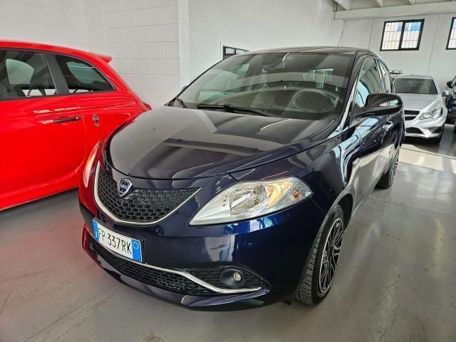 Usata Lancia Ypsilon Gold 69 CV (50 kW) 2018 Blu/azzurro Utilitaria