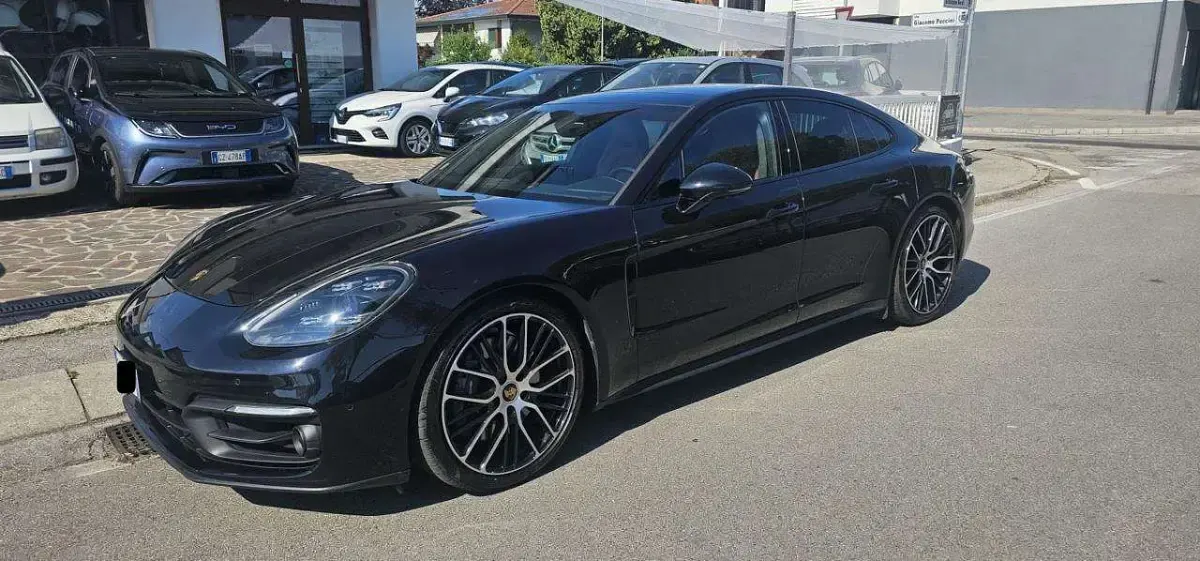 Usata Porsche Panamera 330 CV (242 kW) 2021 Nero Berlina
