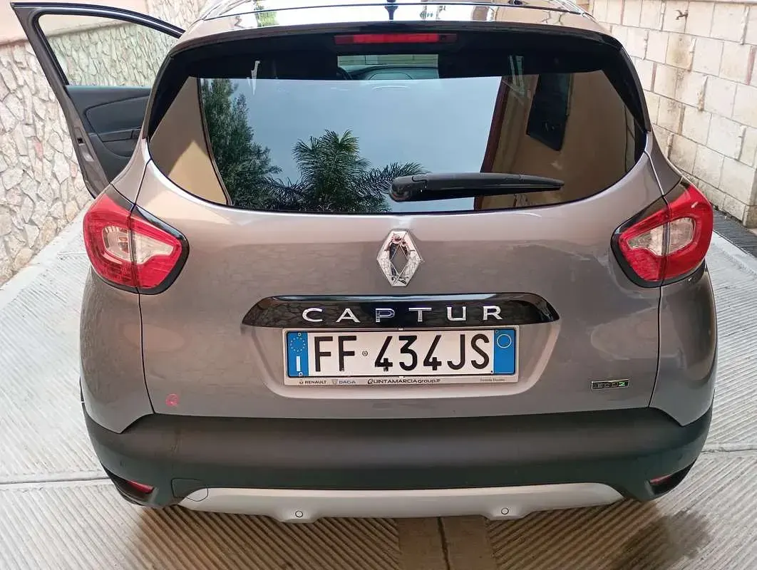 Usata Renault Captur Iconic 90 CV (66 kW) 2017 Grigio SUV