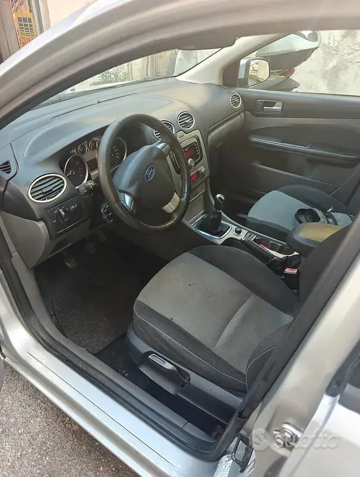 Usata Ford Focus Titanium 100 CV (73 kW) 2011 Grigio Berlina