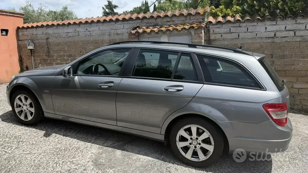Usata Mercedes C220 170 CV (125 kW) 2011 Grigio Berlina