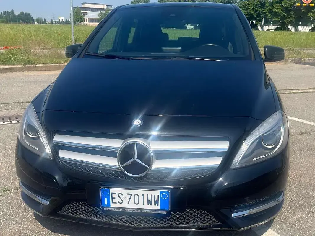 Usata Mercedes B180 Premium 122 CV (89 kW) 2013 Nero Utilitaria