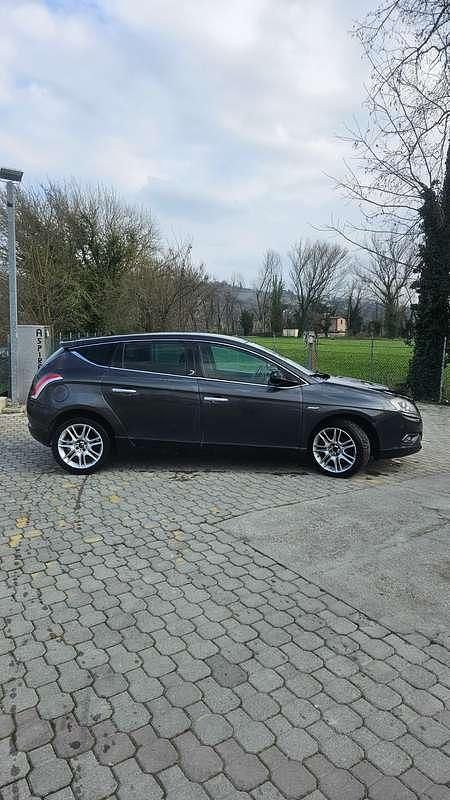 Usata Lancia Delta 120 CV (88 kW) 2009 Grigio Utilitaria