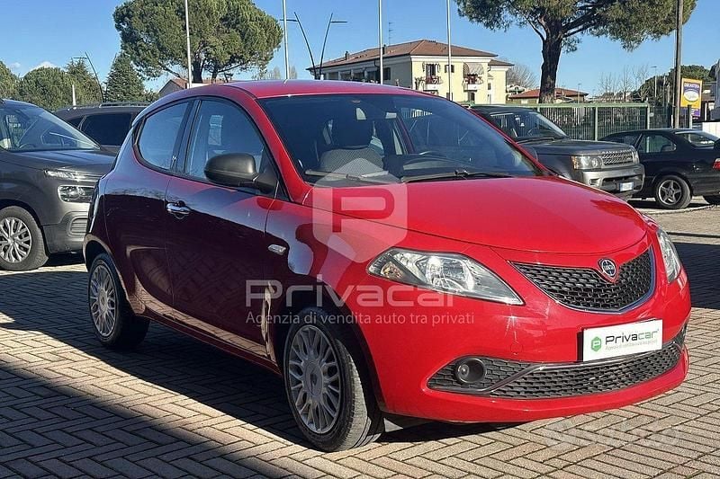 Usata Lancia Ypsilon 69 CV (50 kW) 2018 Rosso Utilitaria
