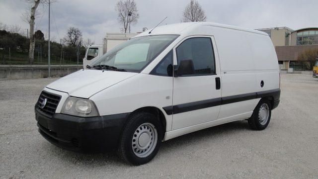 Usata Fiat Scudo 94 CV (69 kW) 2006 Bianco pastello Furgone