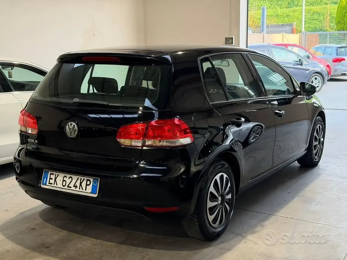 Usata VW Golf VII 102 CV (75 kW) 2013 Nero Berlina