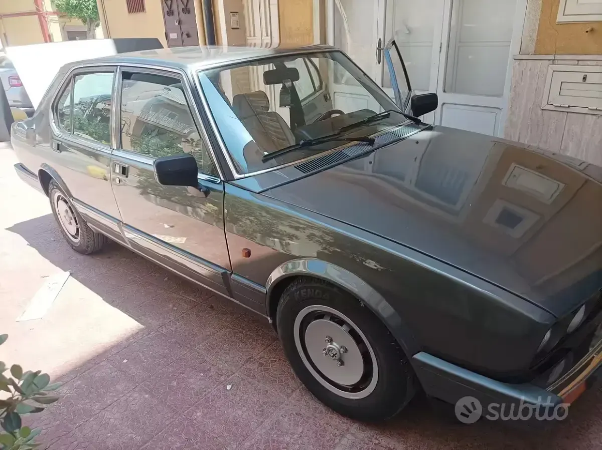 Usata Alfa Romeo Alfetta 130 CV (95 kW) 1984 Grigio Berlina