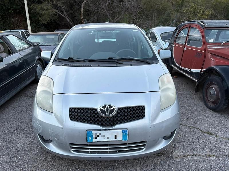 Usata Toyota Yaris Sol 87 CV (63 kW) 2008 Grigio Utilitaria