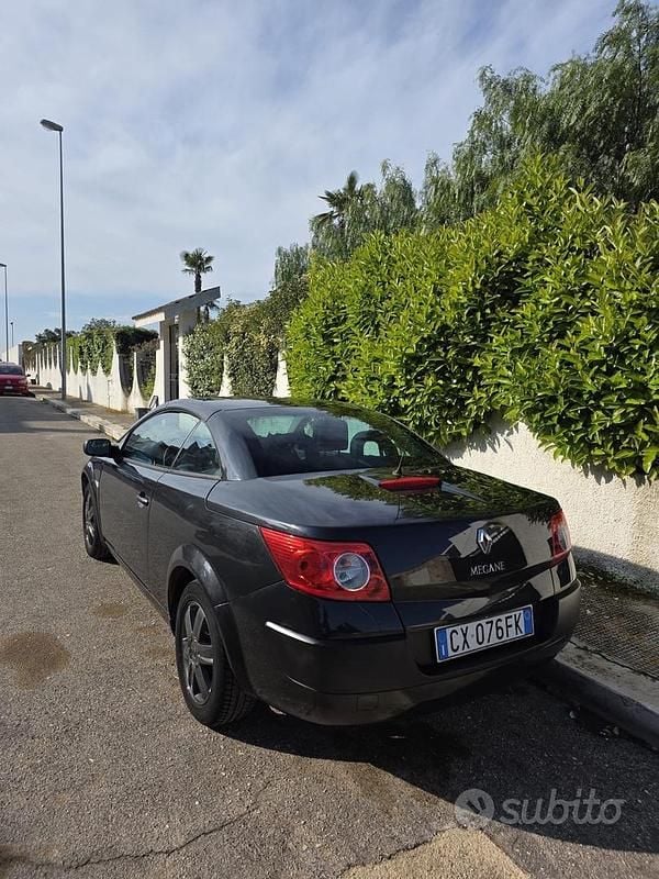 Usata Renault Mégane Cabriolet Exception 111 CV (81 kW) 2005 Nero Cabrio