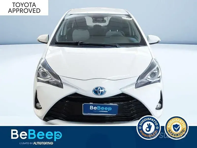 Usata Toyota Yaris Hybrid Active 100 CV (73 kW) 2019 Bianco pastello Berlina