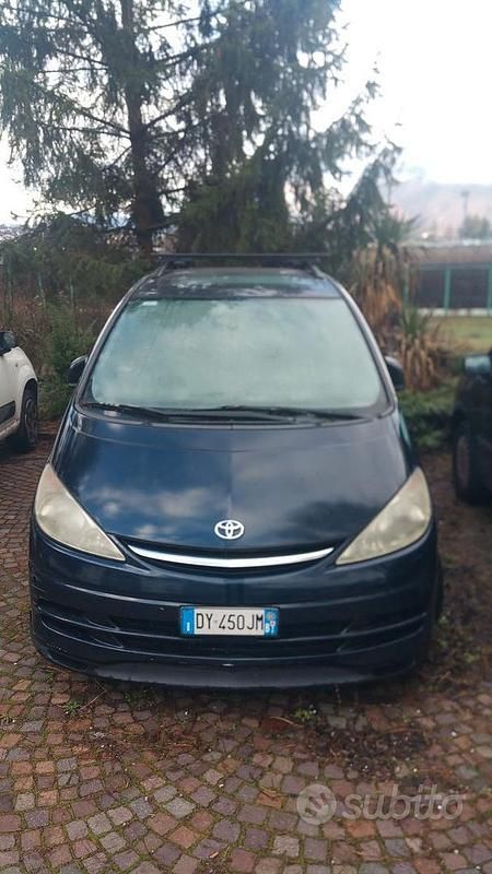 Usata Toyota Previa 116 CV (85 kW) 2001 Blu Monovolume
