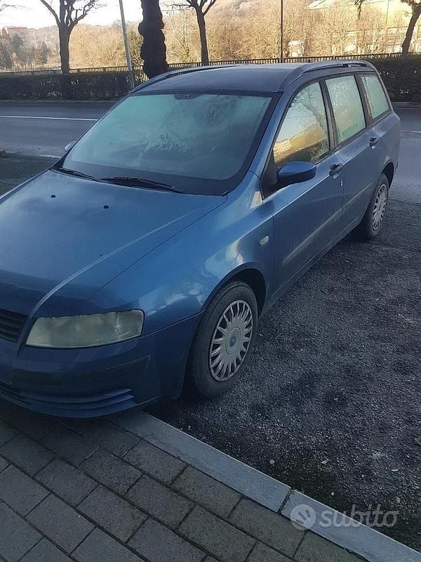Blu Usata 2005 Fiat Stilo S Station wagon | 700 € (Ottimo prezzo) - Immagine 1/4