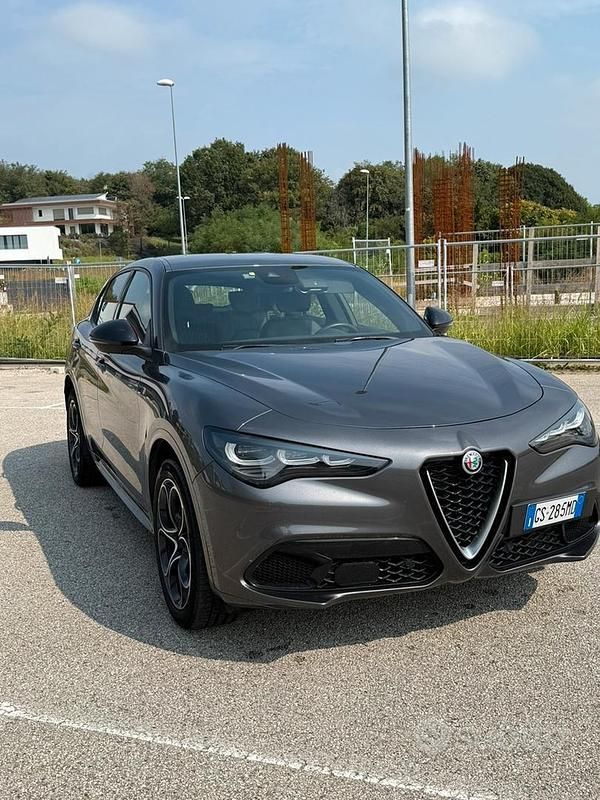 Grigio Usata 2023 Alfa Romeo Stelvio SUV | 35.500 € (Ottimo prezzo) - Immagine 1/4