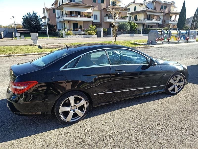 Usata Mercedes E220 Avantgarde 171 CV (125 kW) 2012 Nero Coupé
