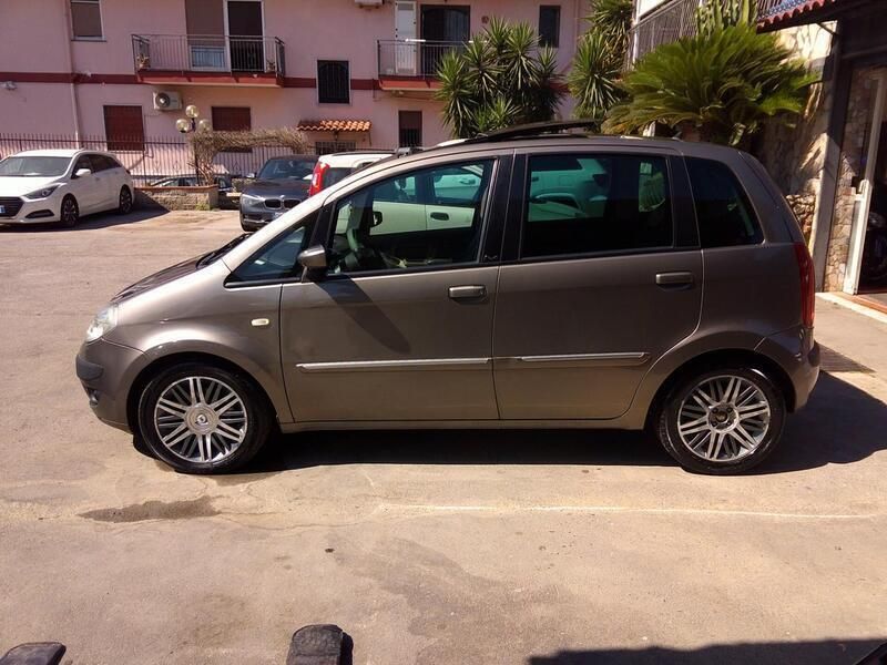 Usata Lancia Musa 101 CV (74 kW) 2005 Marrone Monovolume