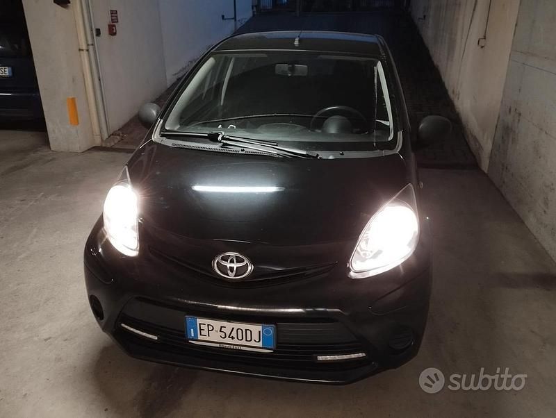 Nero Usata 2012 Toyota Aygo Due volumi | 4100 € - Immagine 1/4