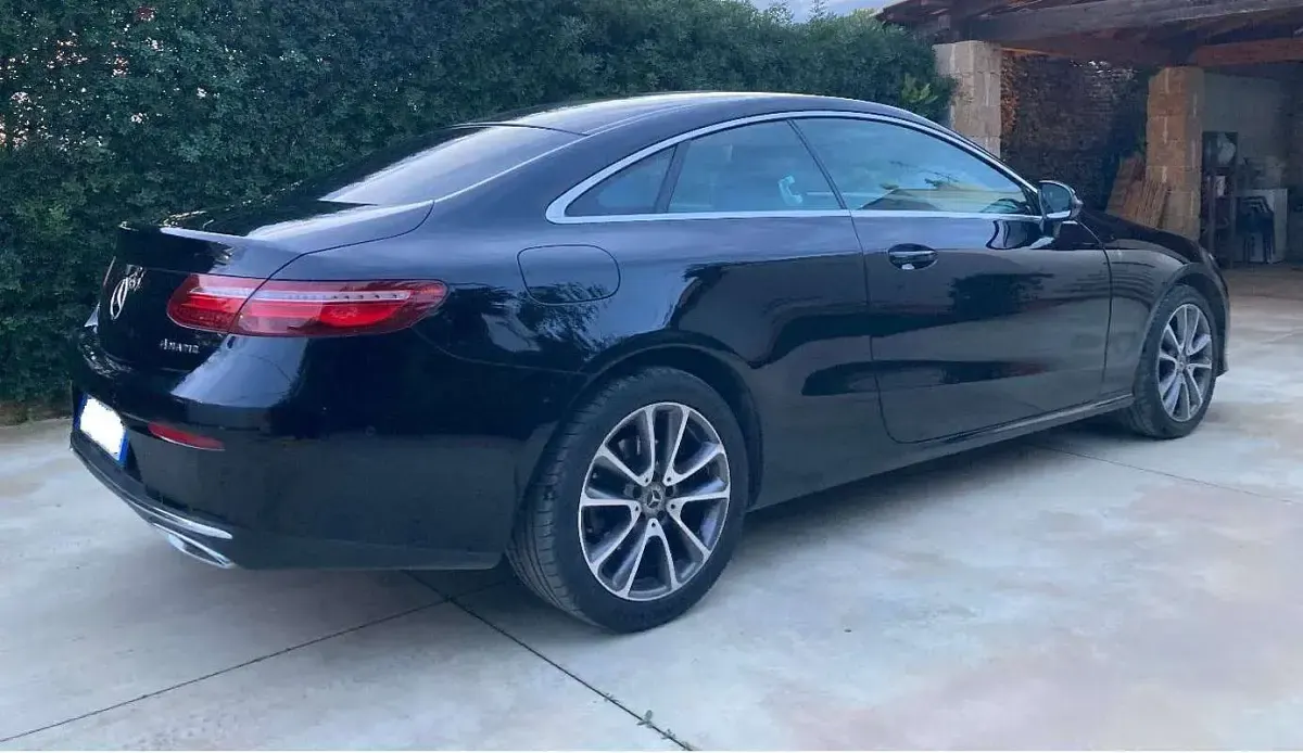 Usata Mercedes E220 194 CV (142 kW) 2019 Nero Coupé
