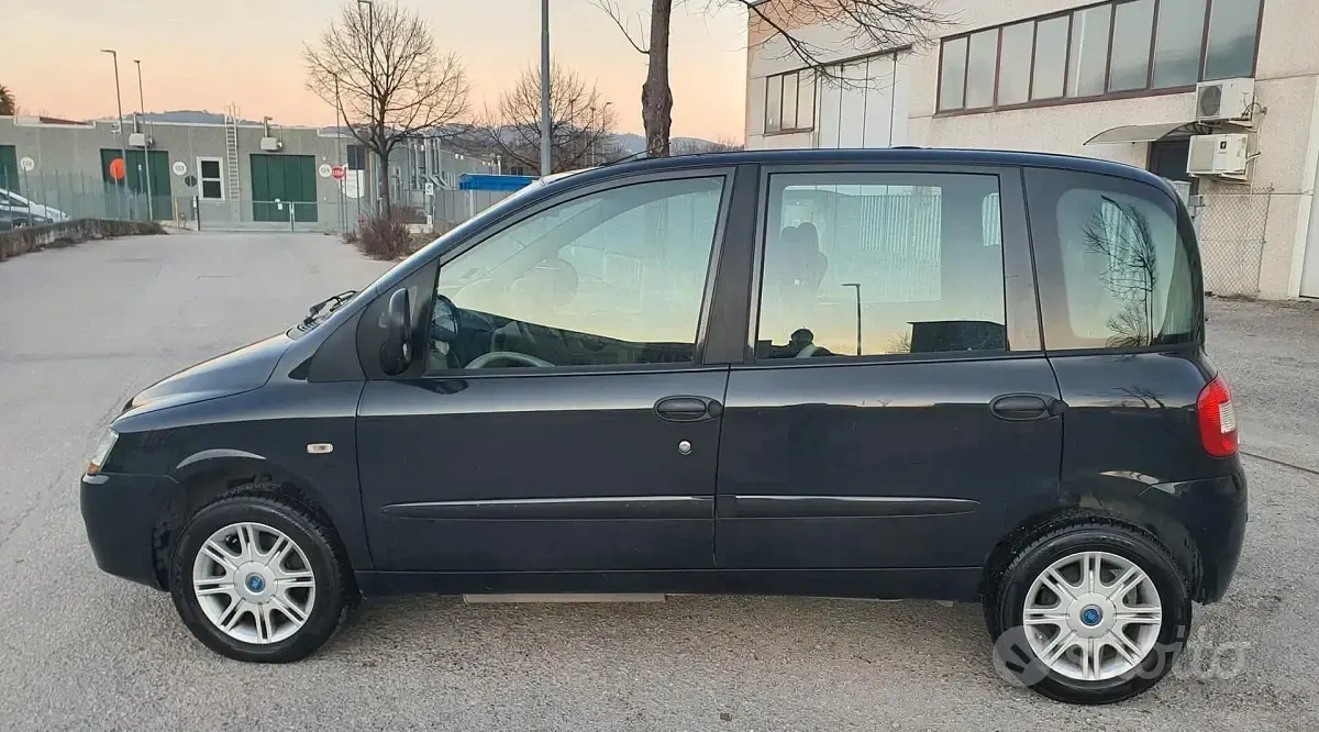 Usata Fiat Multipla Emotion 103 CV (75 kW) 2006 Nero Monovolume