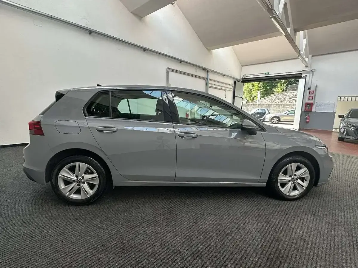 Usata VW Golf VIII 110 CV (80 kW) 2023 Grigio Berlina