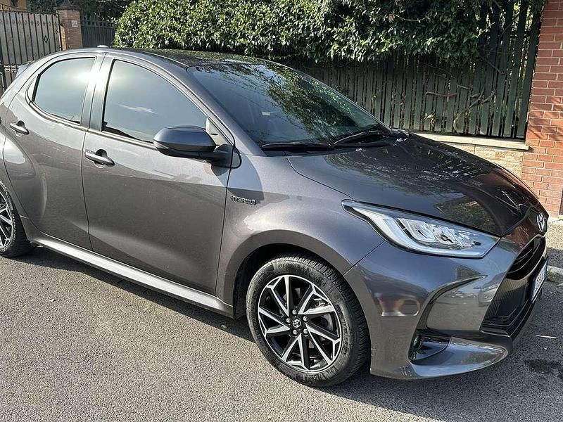 Usata Toyota Yaris Hybrid Trend 92 CV (67 kW) 2021 Berlina