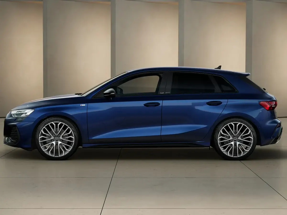 Nuova Audi A3 S-Line 150 CV (110 kW) 2026 Blu navarra metallizzato Berlina