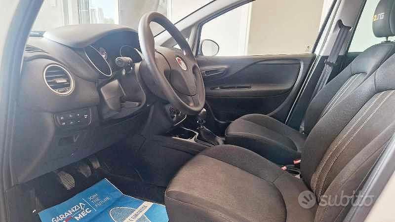 Usata Fiat Punto Lounge 77 CV (56 kW) 2014 Bianco Utilitaria