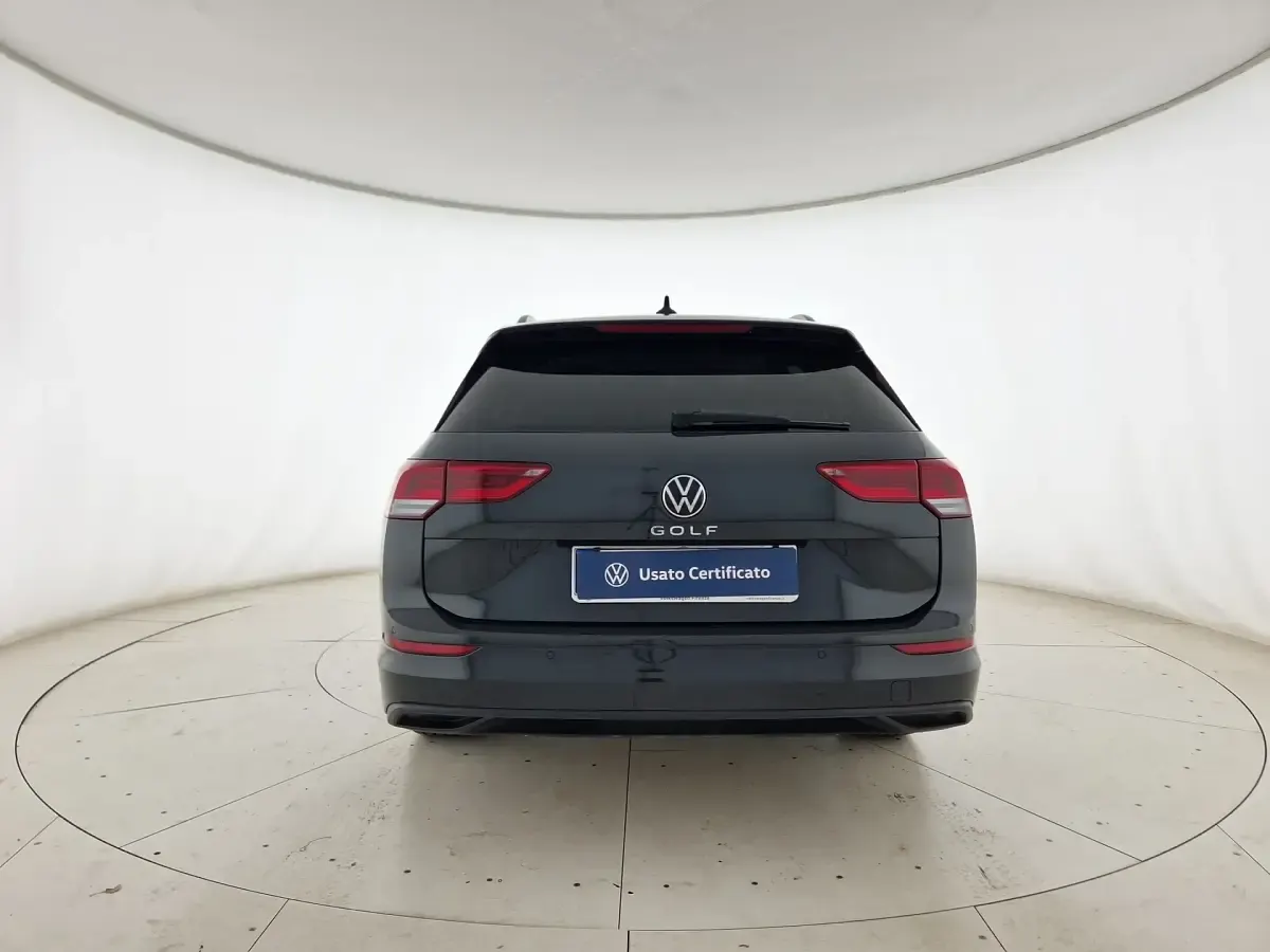 Usata VW Golf VIII Life 115 CV (84 kW) 2023 Urano grey Station wagon