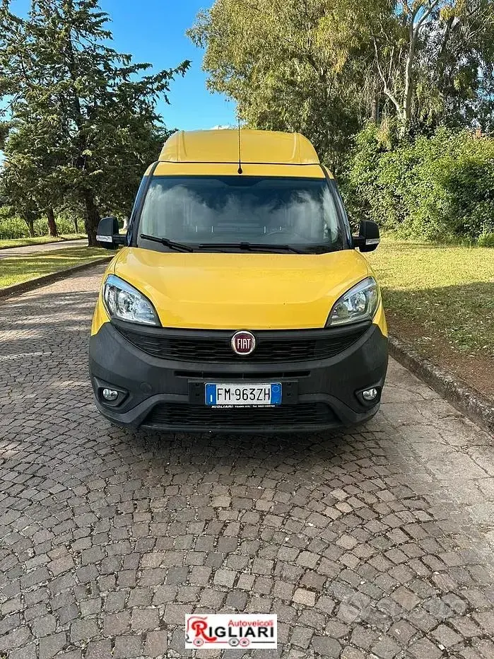 Usata Fiat Doblò 120 CV (88 kW) 2018 Giallo Monovolume