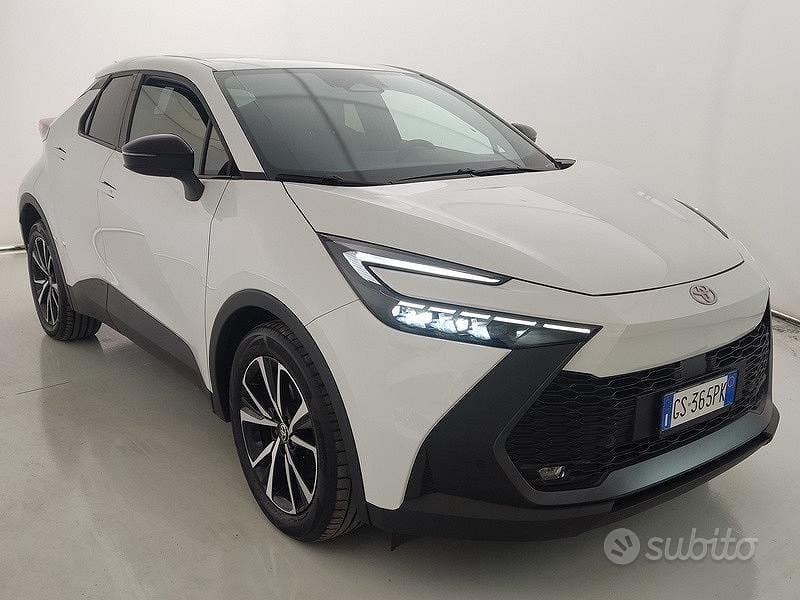 Usata Toyota C-HR Trend 152 CV (111 kW) 2024 Bianco SUV