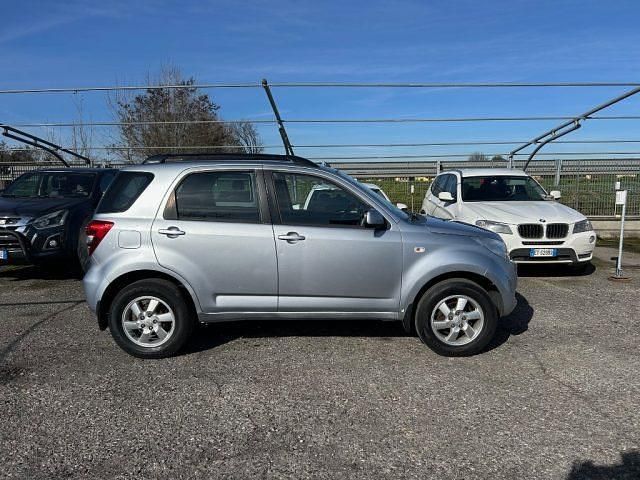 Usata Daihatsu Terios 86 CV (63 kW) 2006 Argento SUV
