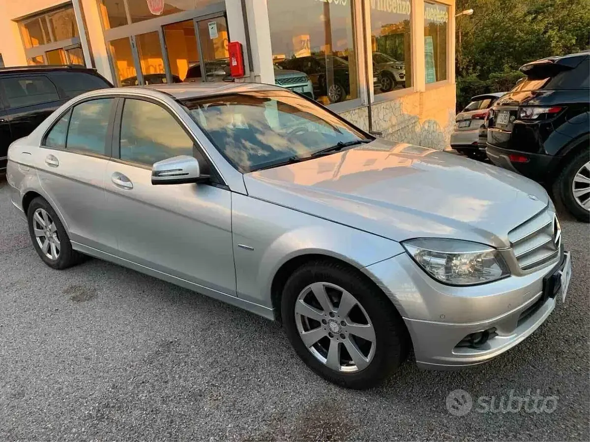 Usata Mercedes C180 120 CV (88 kW) 2011 Grigio Berlina