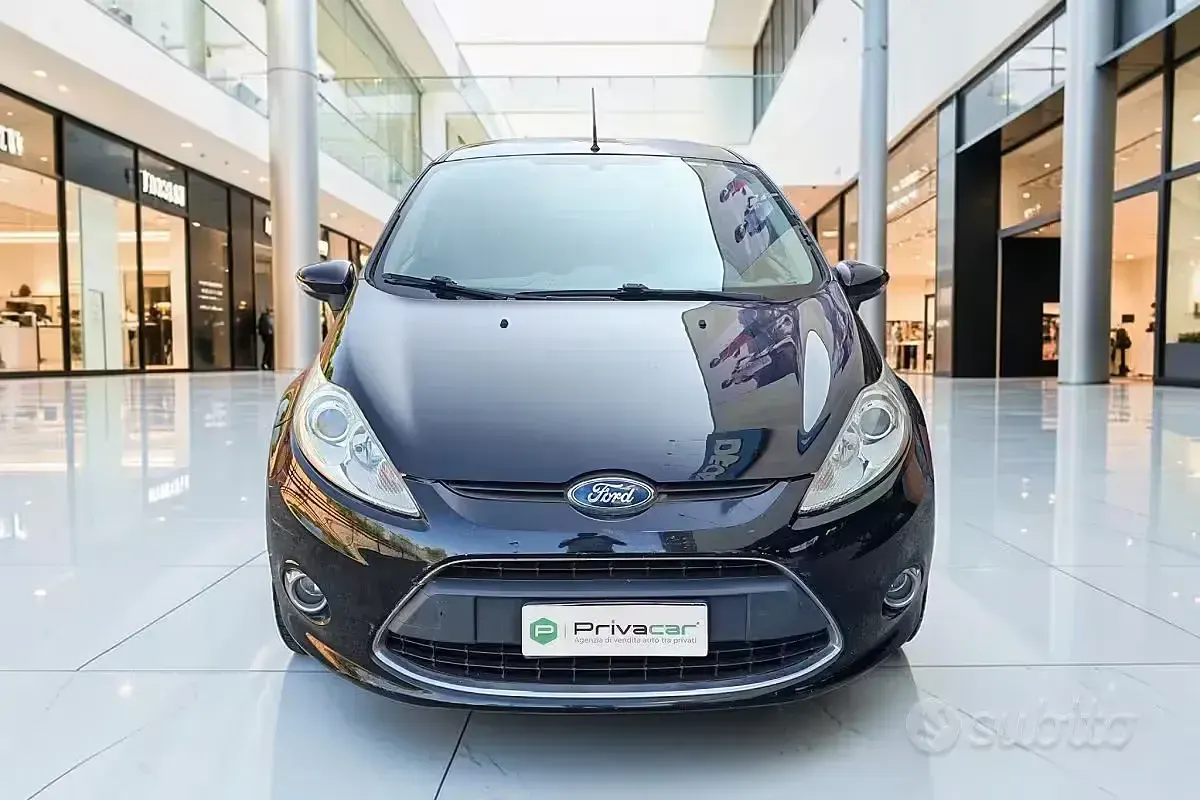 Usata Ford Fiesta Titanium 97 CV (71 kW) 2010 Nero Utilitaria